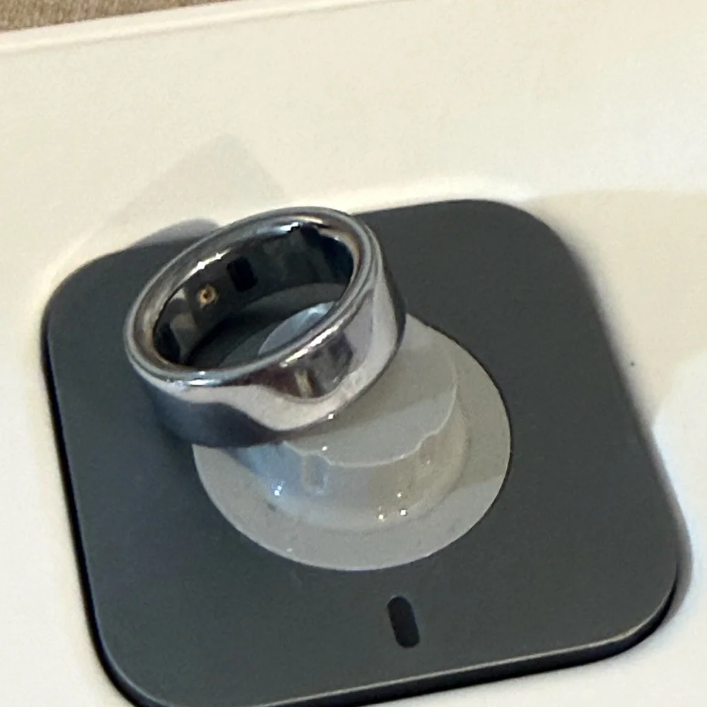 Oura Ring 4 in Elegant Silver